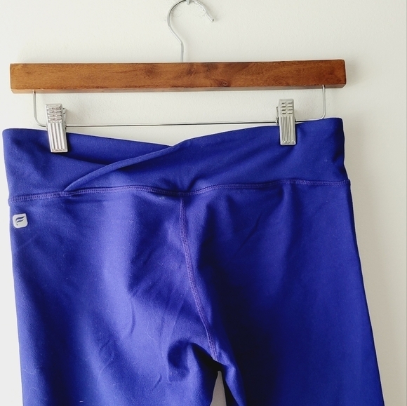 $10 sale 🍓Fabletics blue athletic comfortable capri leggings size S - Picture 3 of 5